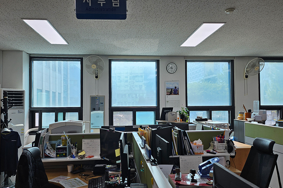 사무실 창문사생활보호필름 시공 사례