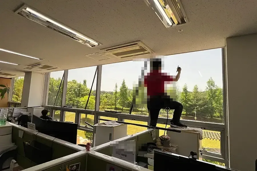 세종 대학원 건물 창문사생활보호필름 시공 작업 현장